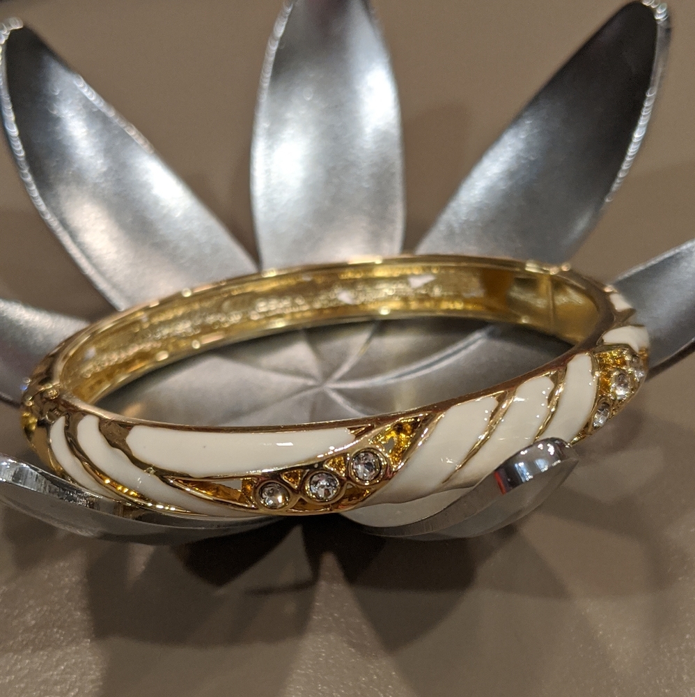 💐2 for $25💐 New - White & Gold Bracelet
